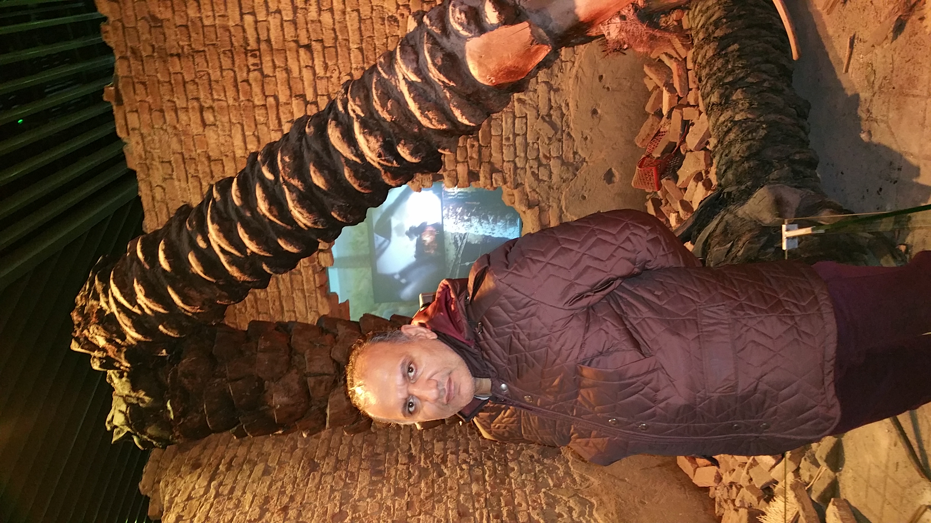 مارادرااینستاگرام دنبال کنید